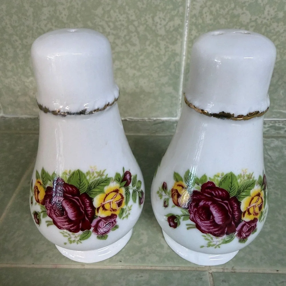 Vintage Bone China Salt‎ and Pepper Shakers Floral Rose Gold Trim Taiwan Set